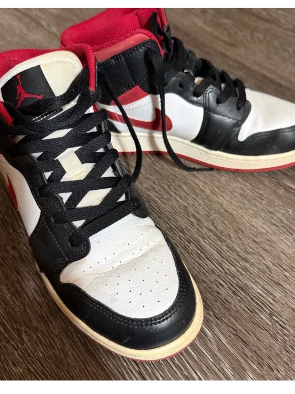 Jordan retro high black, red and white